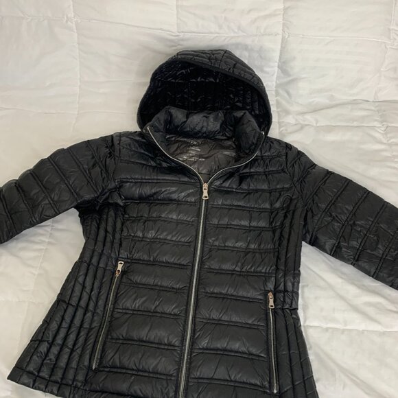 Calvin Klein Women’s Black Puffer Jacket – Size medium – Hooded, Logo Sleeve. - Picture 7 of 14